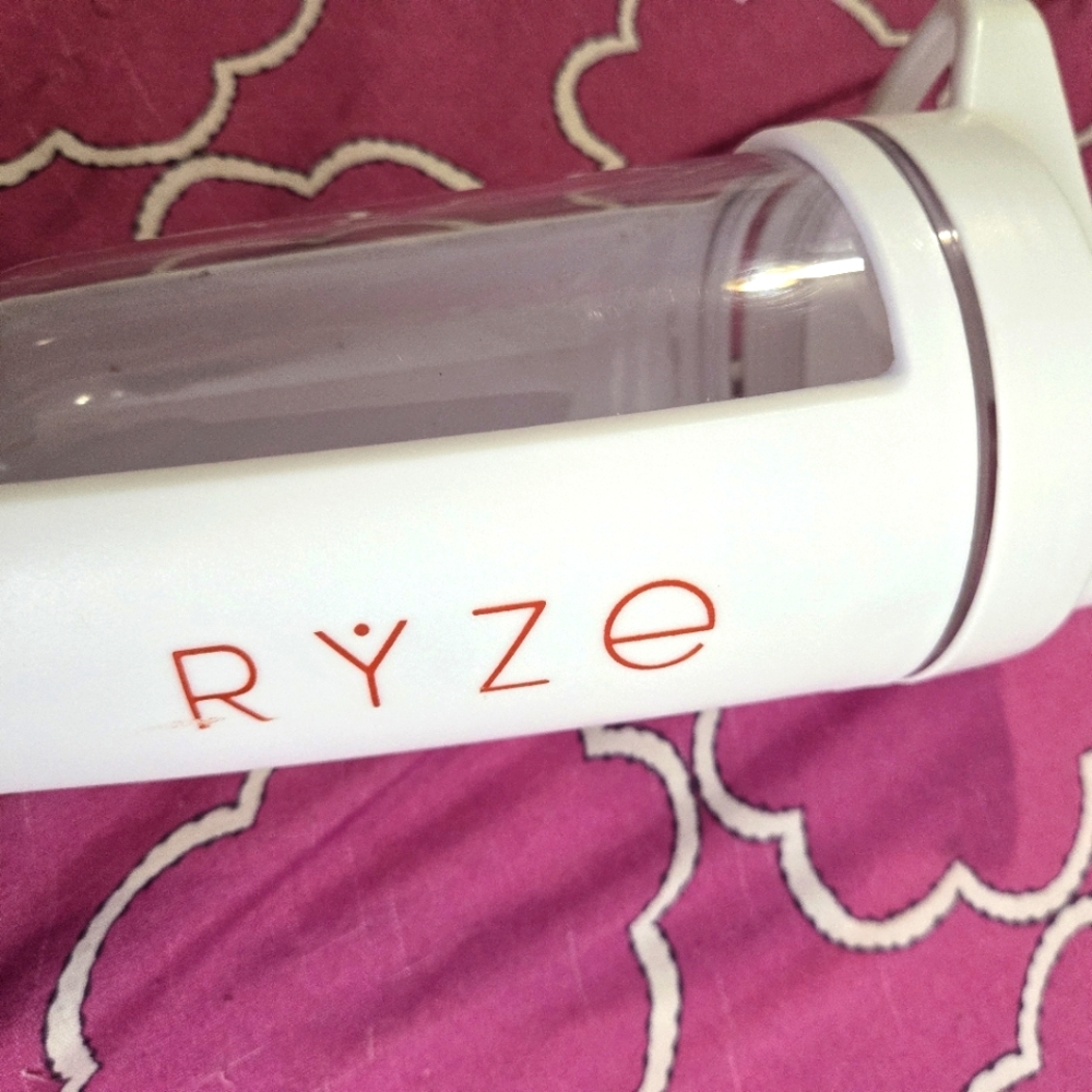 RYZE White and Clear Overnight Oats Bottle